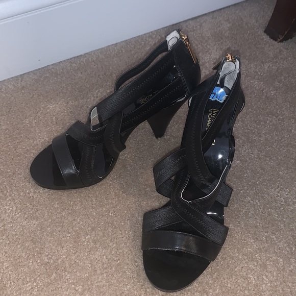 Michael kors heels. Great condition. Size 7.5 - Picture 2 of 3